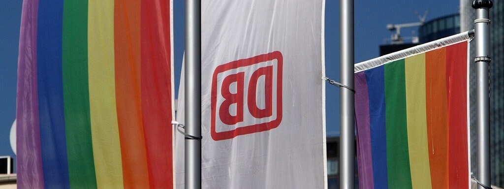 Zwei rassige Lesben geben Gas Zwei rassige Lesben geben Gas